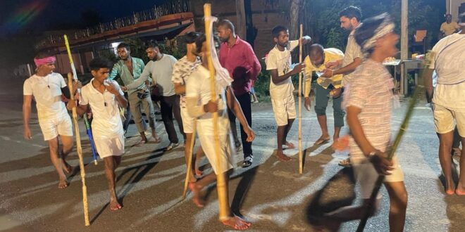 डाक बम‌ कांवरियों का जत्था शाहगंज से शिवद्वार धाम की ओर हुआ रवाना